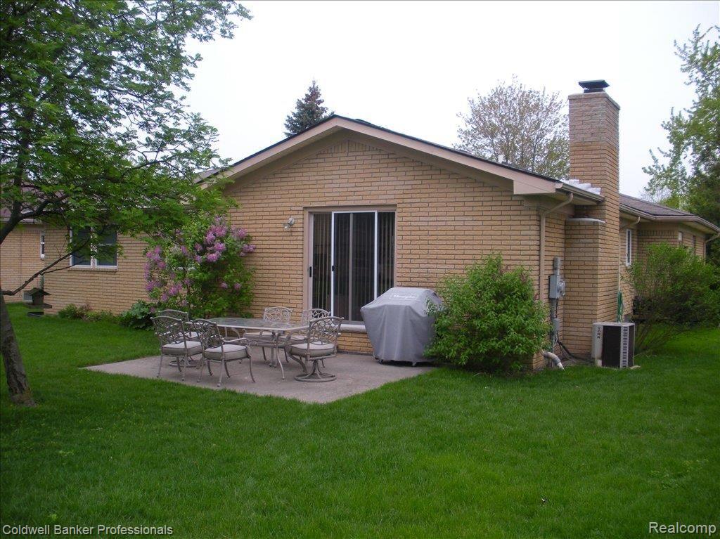 41905 Ridge Road East Novi, MI 48375 - Photo 9 of 9 BACK