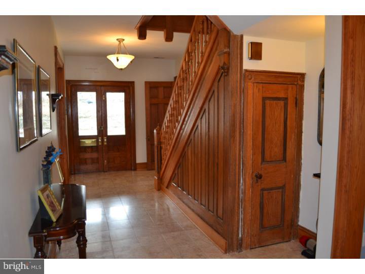 1301 Ashbourne Road Cheltenham, PA 19027 - Photo 3 of 25 Hallway
