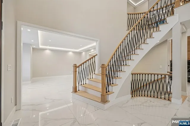 $3,225,000 | 25 MacArthur Avenue, Closter, NJ 07624