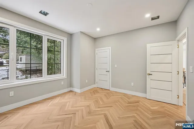 $3,225,000 | 25 MacArthur Avenue, Closter, NJ 07624