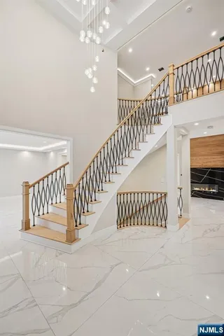 $3,225,000 | 25 MacArthur Avenue, Closter, NJ 07624