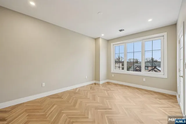 $3,225,000 | 25 MacArthur Avenue, Closter, NJ 07624