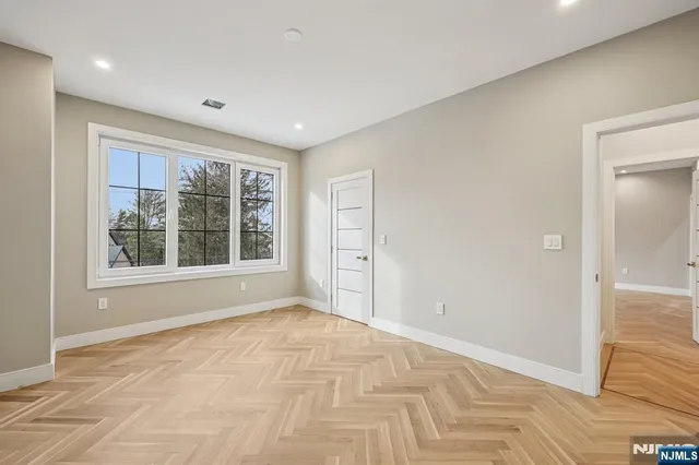 $3,225,000 | 25 MacArthur Avenue, Closter, NJ 07624