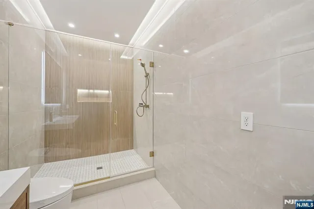 $3,225,000 | 25 MacArthur Avenue, Closter, NJ 07624