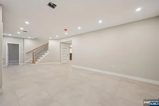 $3,225,000 | 25 MacArthur Avenue, Closter, NJ 07624