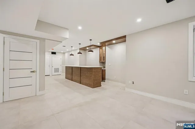 $3,225,000 | 25 MacArthur Avenue, Closter, NJ 07624