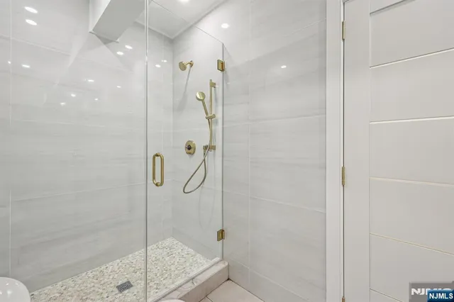 $3,225,000 | 25 MacArthur Avenue, Closter, NJ 07624