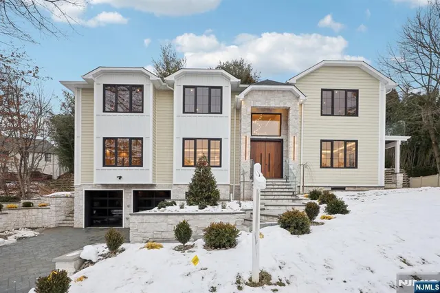 $3,225,000 | 25 MacArthur Avenue, Closter, NJ 07624