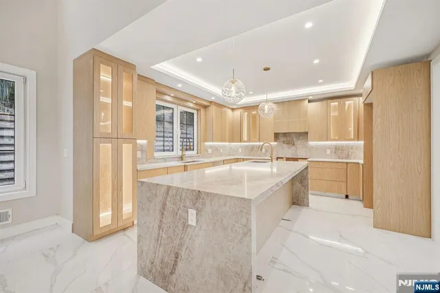 $3,225,000 | 25 MacArthur Avenue, Closter, NJ 07624