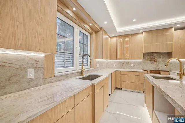 $3,225,000 | 25 MacArthur Avenue, Closter, NJ 07624