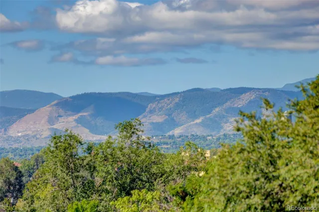 a picture of a bench in a cabinet