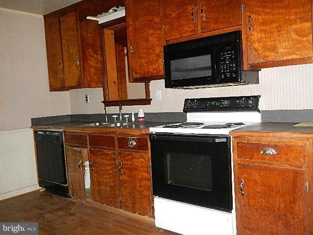 21517 Laytonsville Road Gaithersburg, MD 20882 - Photo 11 of 16 Kitchen