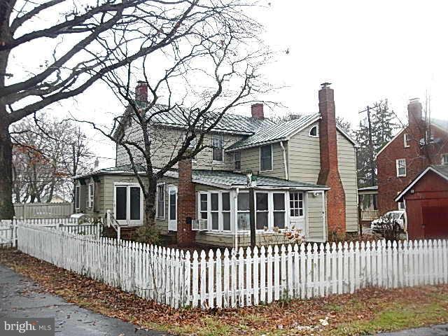 21517 Laytonsville Road Gaithersburg, MD 20882 - Photo 3 of 16 Exterior (Rear)