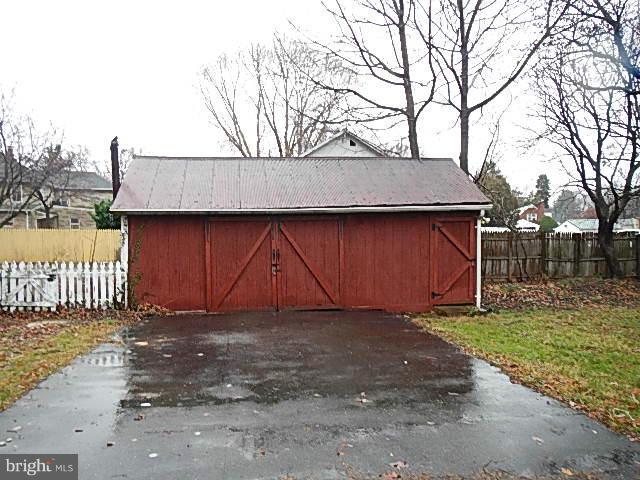 21517 Laytonsville Road Gaithersburg, MD 20882 - Photo 4 of 16 Garage/Outbuilding