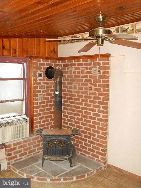 21517 Laytonsville Road Gaithersburg, MD 20882 - Photo 9 of 16 Family Room