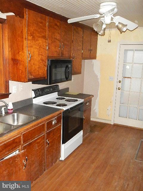 21517 Laytonsville Road Gaithersburg, MD 20882 - Photo 10 of 16 Kitchen
