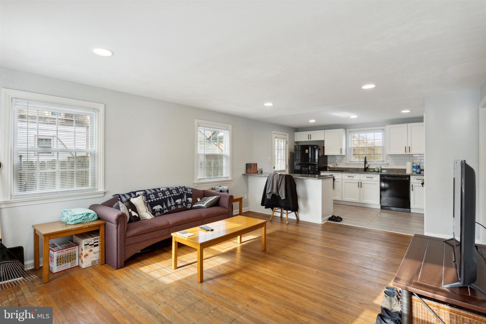 219 MacDade Boulevard Folsom, PA 19033 - Photo 5 of 27