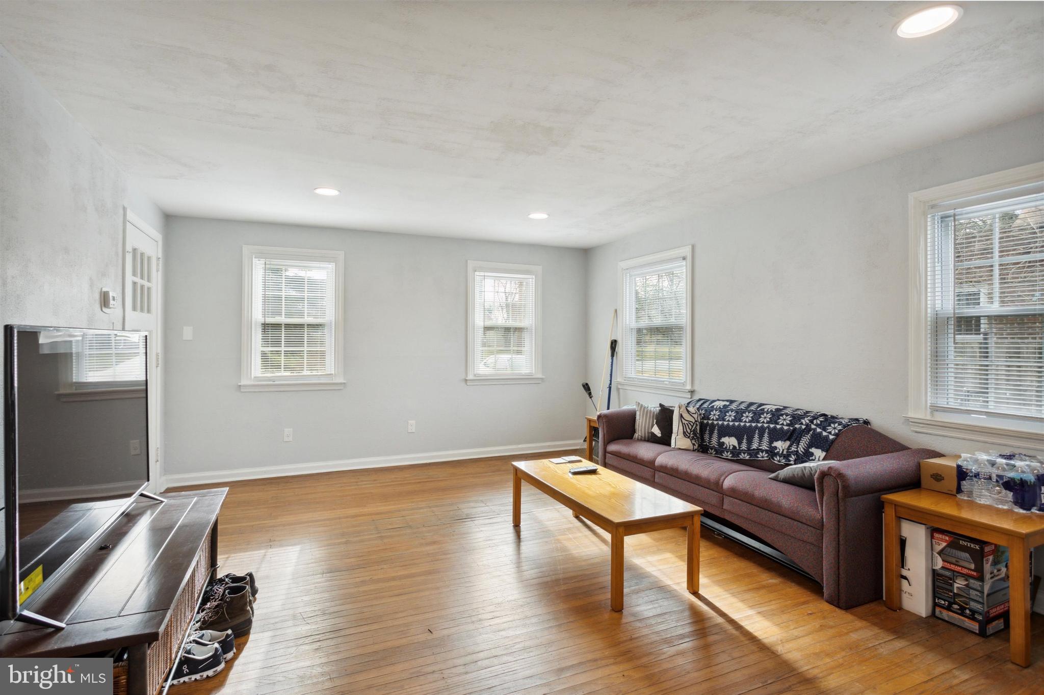 219 MacDade Boulevard Folsom, PA 19033 - Photo 6 of 27