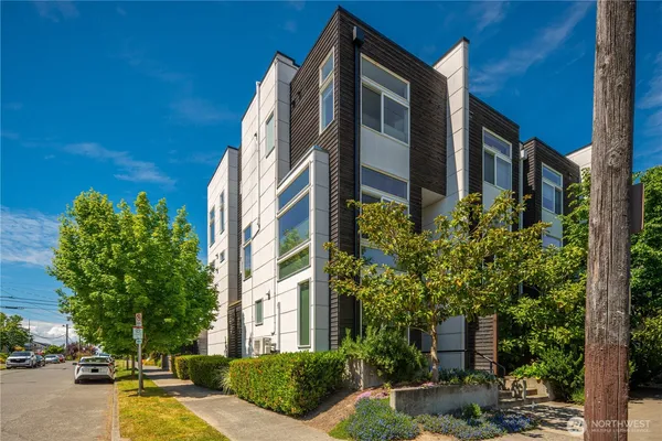 $885,000 | 3931 California Avenue Southwest, Seattle, WA 98116
