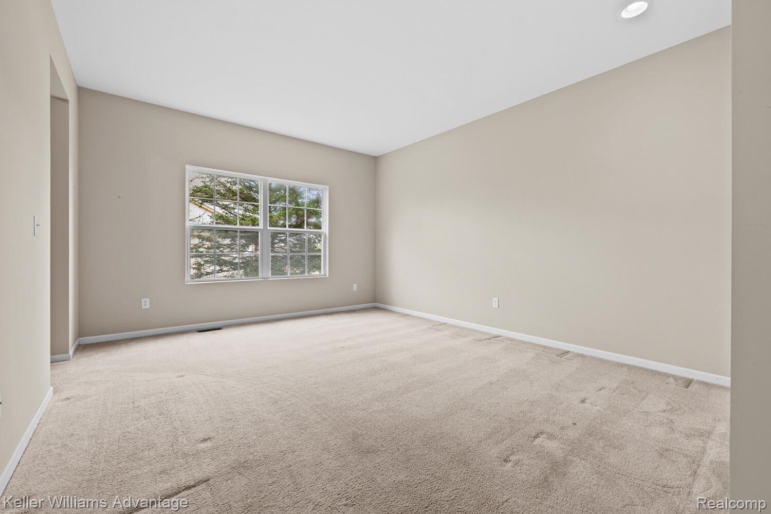4100 Norwich Court Rochester, MI 48306 - Photo 21 of 72 Unfurnished room featuring baseboards and light carpet