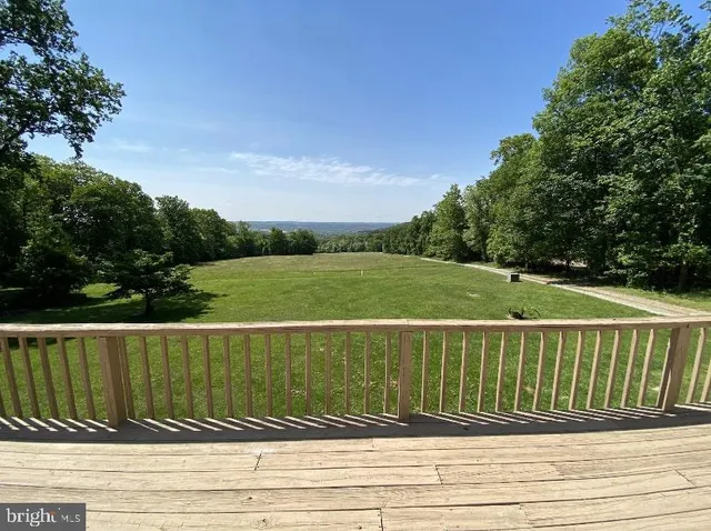 a view of a tennis court