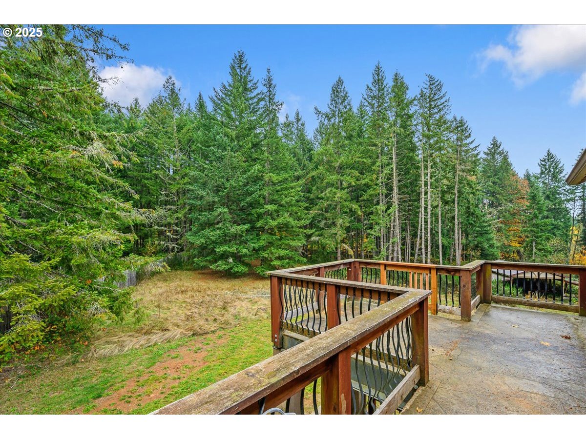 39577 Southeast Kitzmiller Road Eagle Creek, OR 97022 - Photo 23 of 41 a view of a balcony with wooden floor and fence
