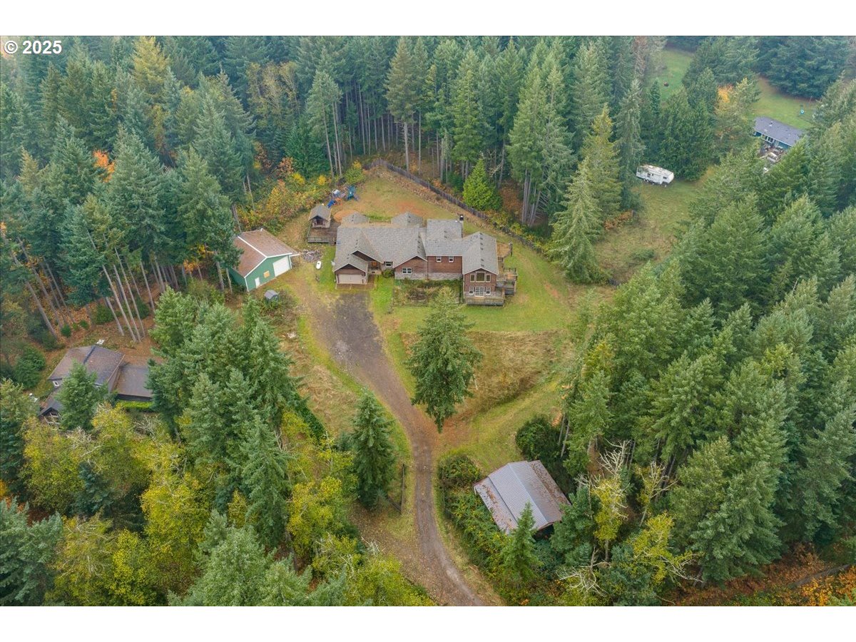 39577 Southeast Kitzmiller Road Eagle Creek, OR 97022 - Photo 35 of 41 a view of a yard
