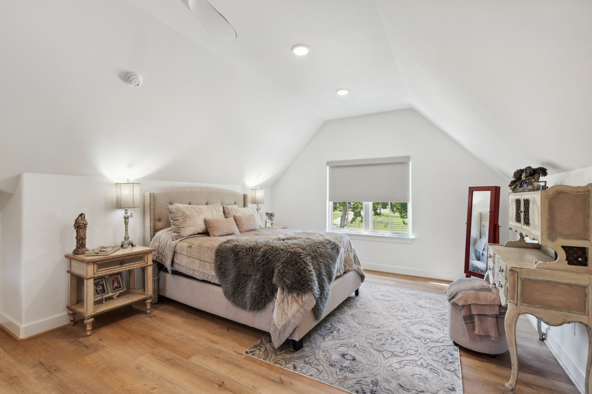 4052 Kuykendall Road Bellville, TX 77418 - Photo 25 of 40 The bedroom in the guest apartment is light and bright and cozy all at the same time.