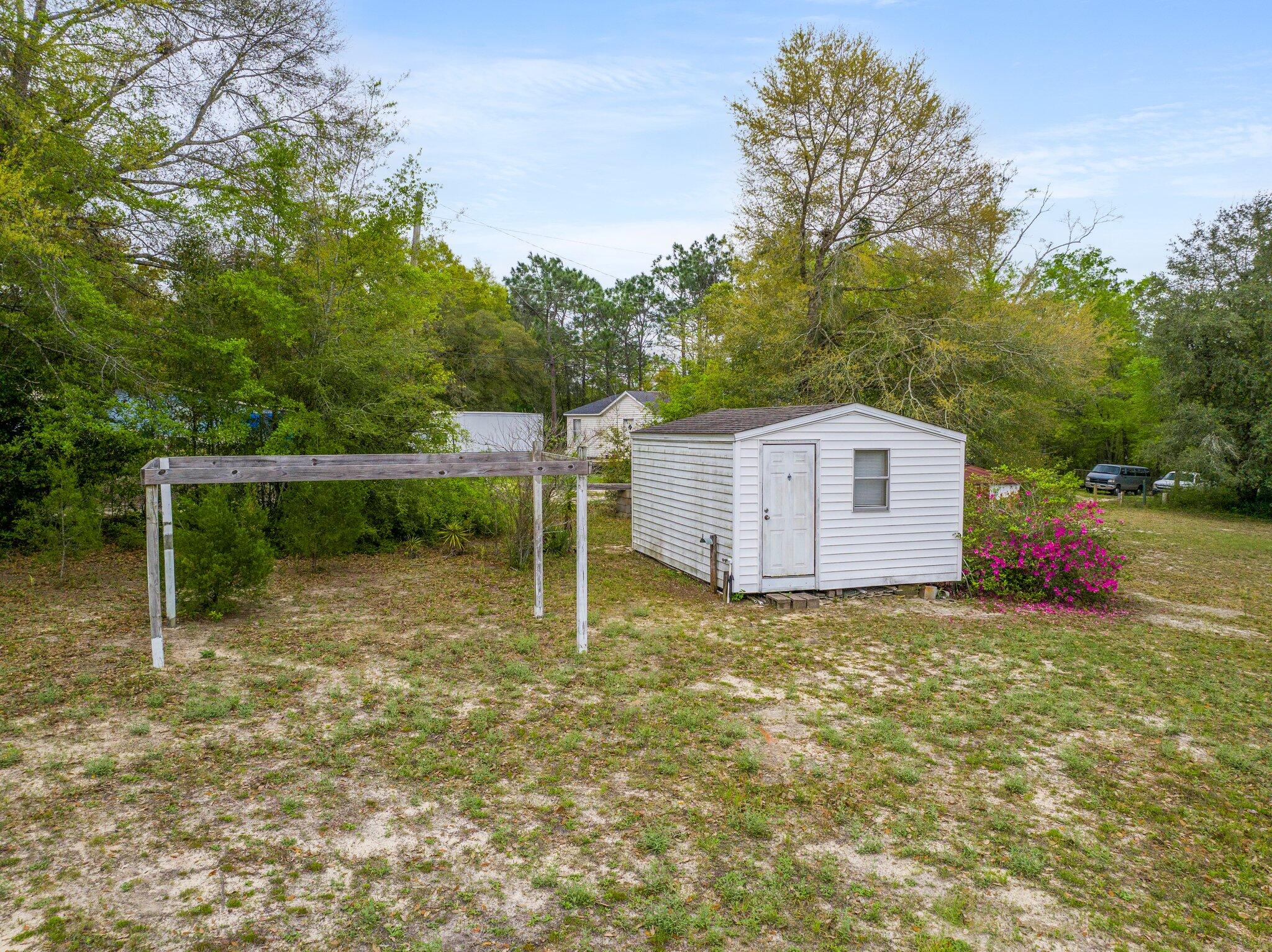 3062 Highland Avenue Crestview, FL 32539 - Photo 40 of 58 a view of a backyard