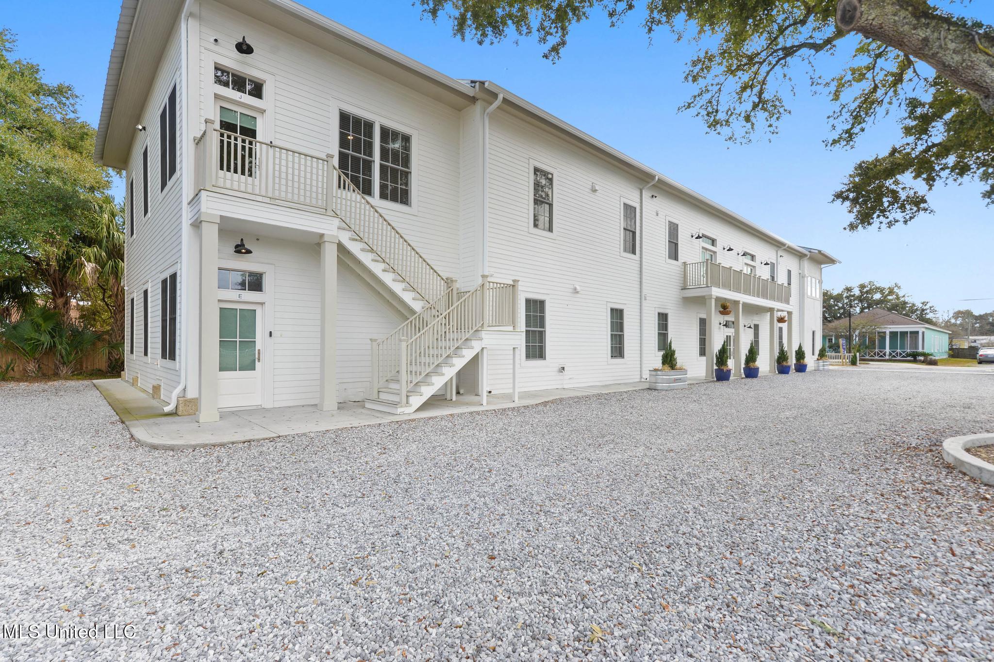 315 Main Street, Unit J Bay St. Louis, MS 39520 - Photo 5 of 25 073