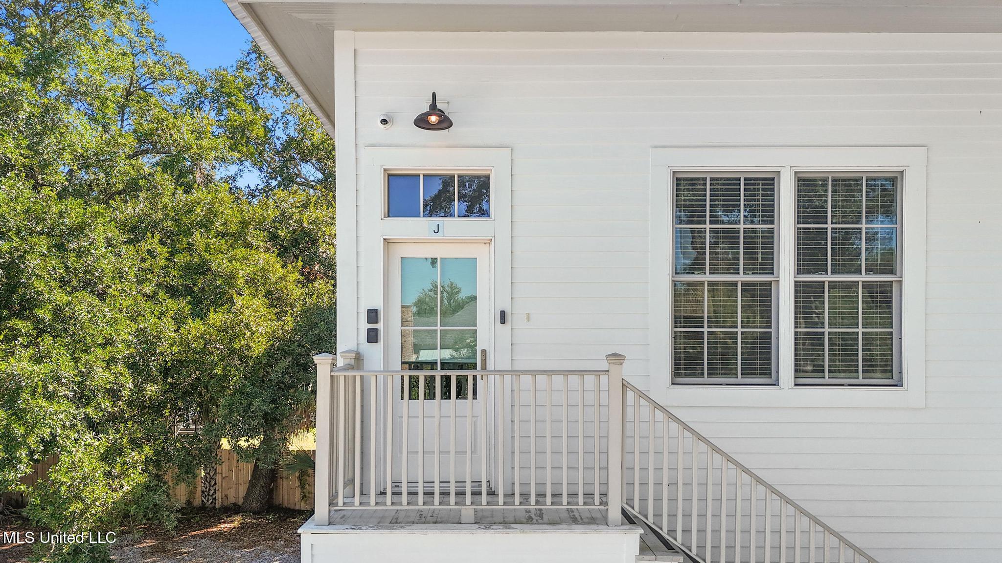 315 Main Street, Unit J Bay St. Louis, MS 39520 - Photo 6 of 25 005