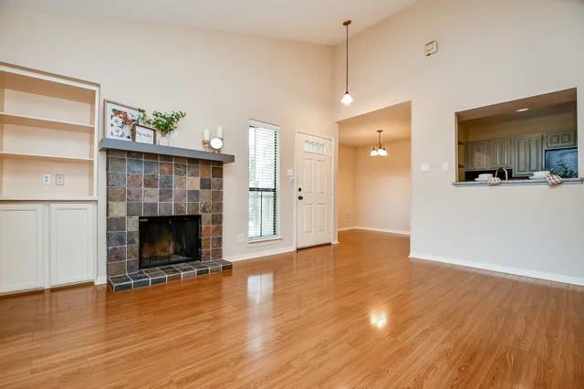 $1,050 | 3500 Tangle Brush Drive, Unit 1, The Woodlands, TX 77381