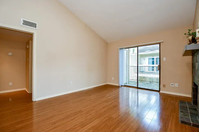 $1,050 | 3500 Tangle Brush Drive, Unit 1, The Woodlands, TX 77381