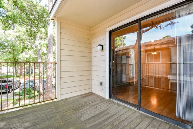 $1,050 | 3500 Tangle Brush Drive, Unit 1, The Woodlands, TX 77381