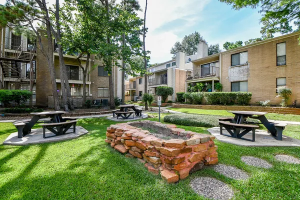 $1,050 | 3500 Tangle Brush Drive, Unit 14, The Woodlands, TX 77381