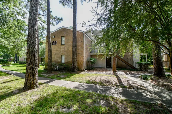 $1,050 | 3500 Tangle Brush Drive, Unit 14, The Woodlands, TX 77381