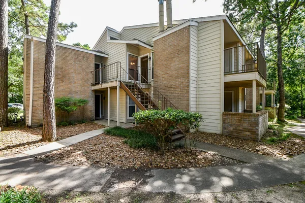 $1,050 | 3500 Tangle Brush Drive, Unit 14, The Woodlands, TX 77381