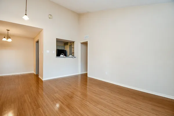$1,050 | 3500 Tangle Brush Drive, Unit 14, The Woodlands, TX 77381