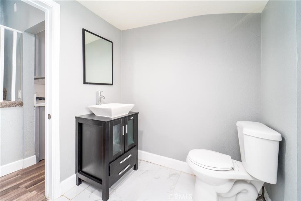 2891 Tenth Street Riverside, CA 92507 - Photo 8 of 13 Bathroom