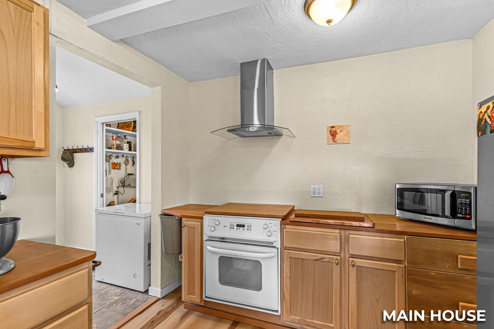 1324 Vawter Road Medford, OR 97501 - Photo 6 of 59 9R9A0014