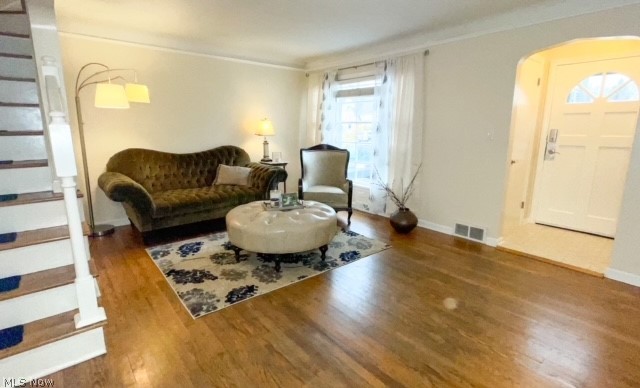 1175 Argonne Road Cleveland, OH 44121 - Photo 5 of 26 Living Room