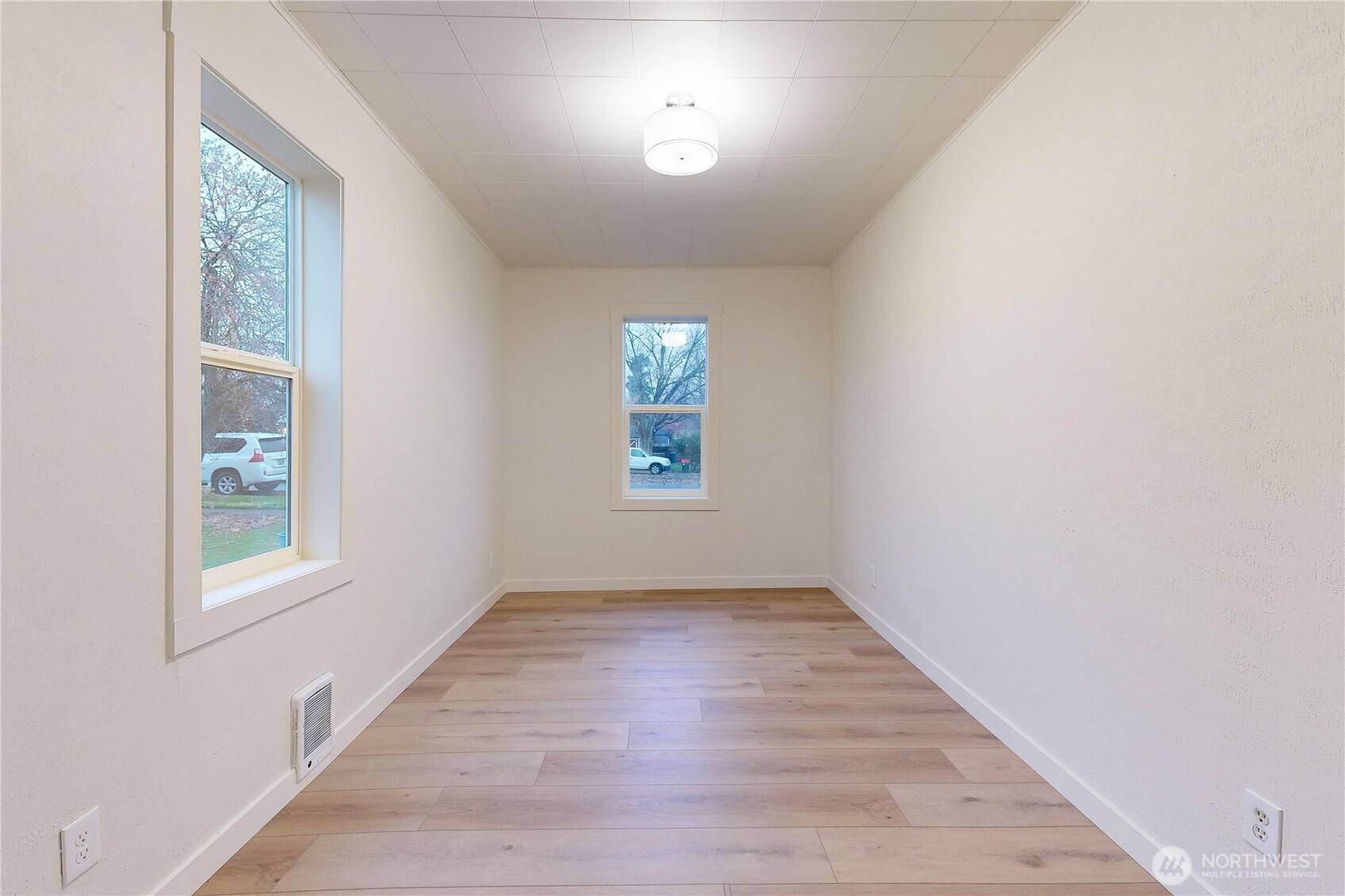1209 Chestnut Street Milton Freewater, OR 97862 - Photo 12 of 23 an empty room with windows