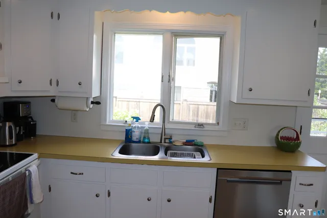 $2,300 | Undisclosed Address, Westbrook, CT 06498