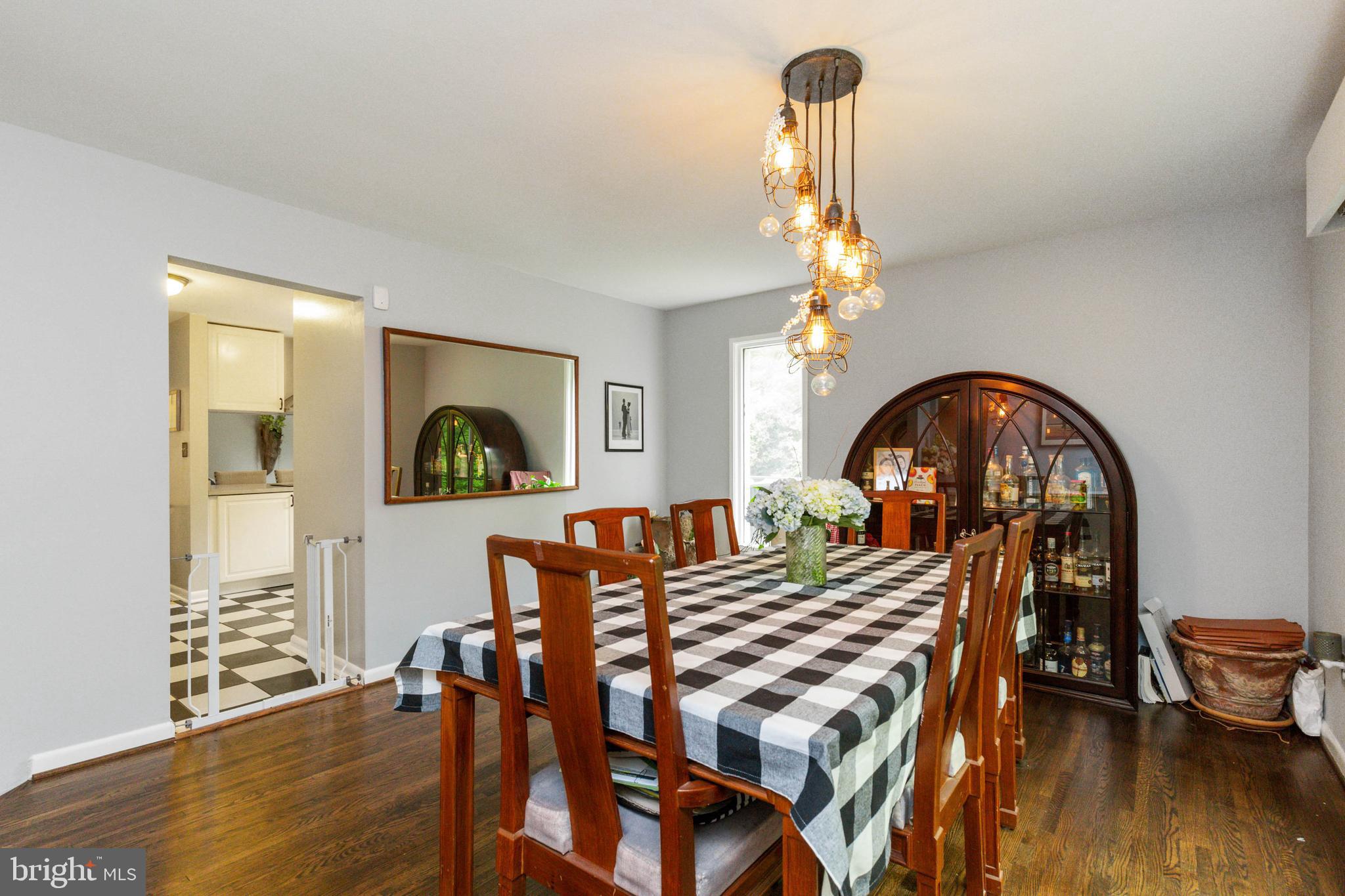 6405 Walhonding Road Bethesda, MD 20816 - Photo 11 of 52 Gallery Image 11