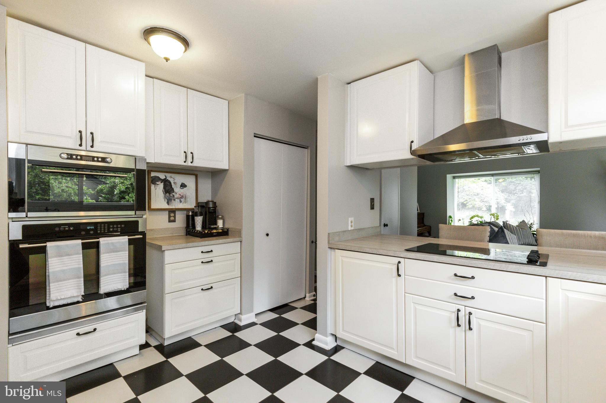 6405 Walhonding Road Bethesda, MD 20816 - Photo 12 of 52 Gallery Image 12