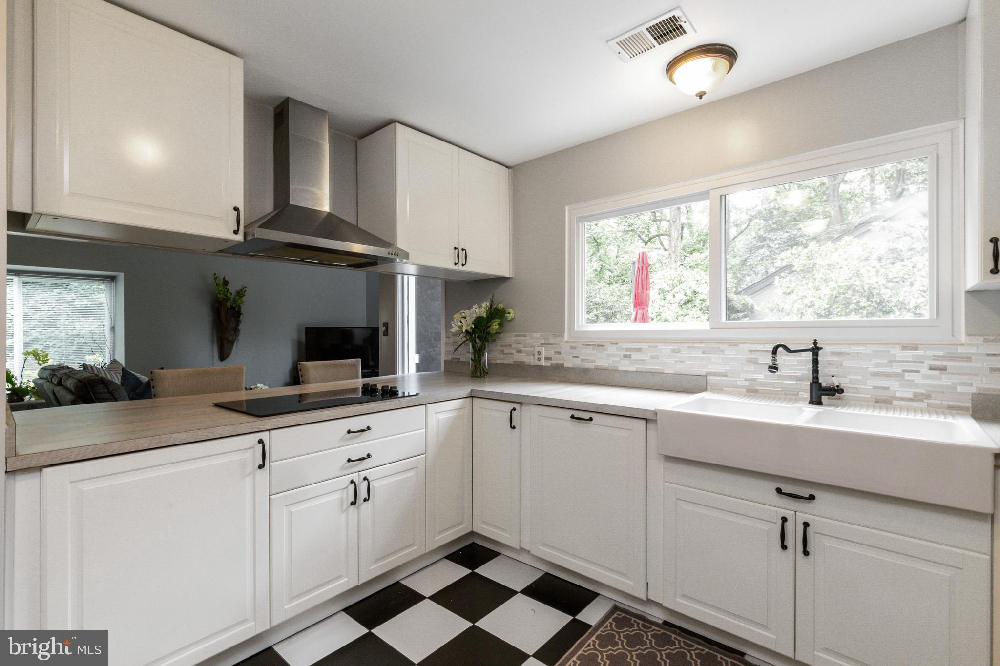 6405 Walhonding Road Bethesda, MD 20816 - Photo 13 of 52 Gallery Image 13
