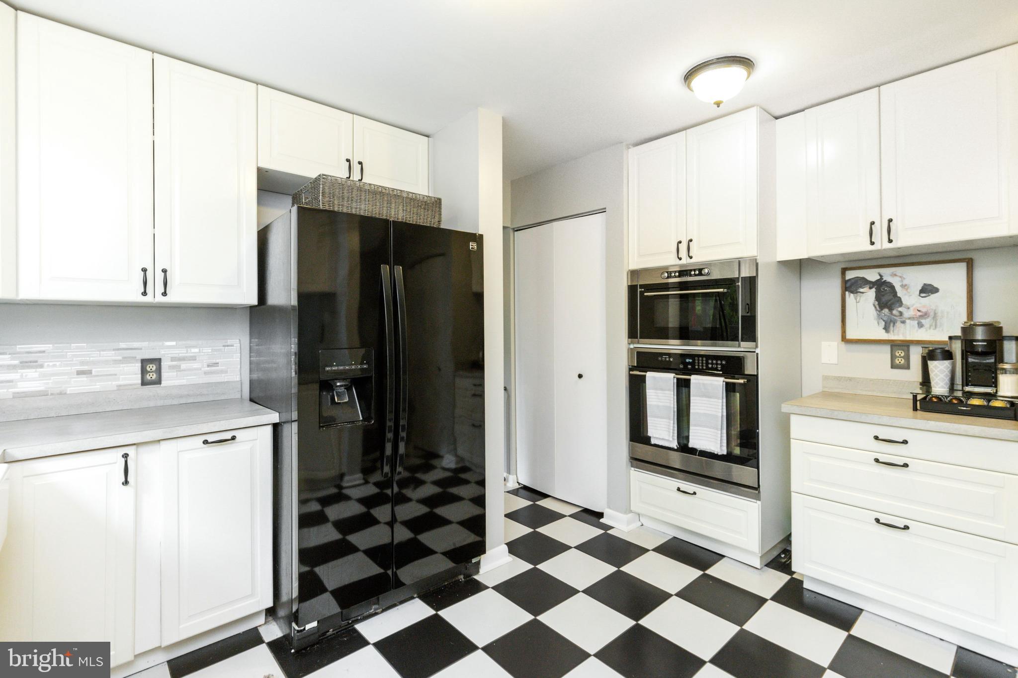 6405 Walhonding Road Bethesda, MD 20816 - Photo 14 of 52 Gallery Image 14