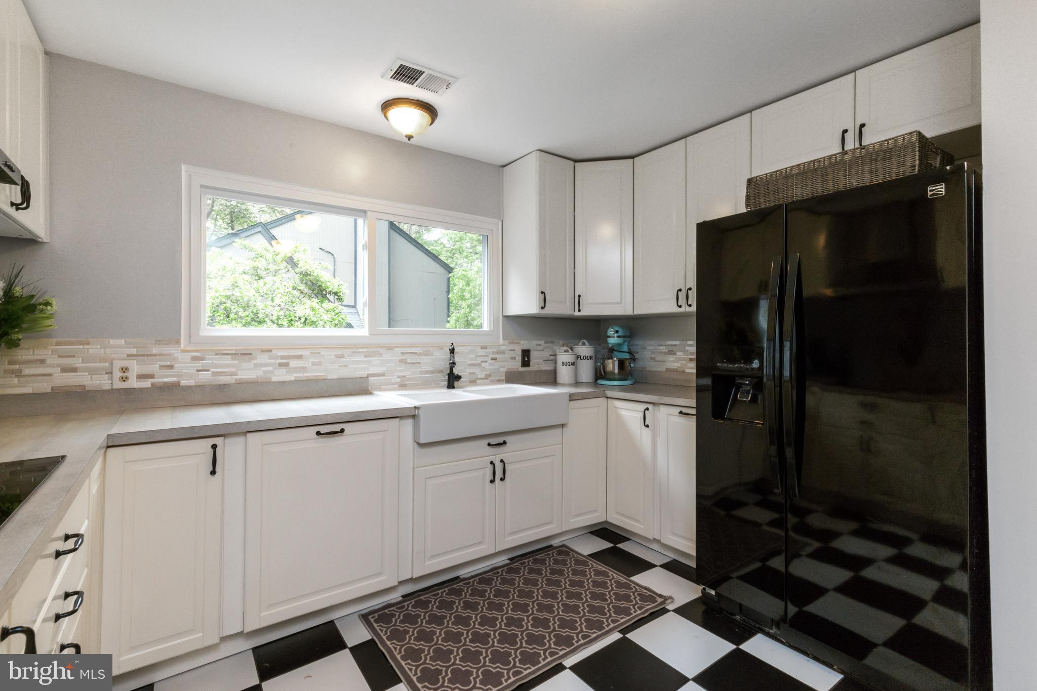 6405 Walhonding Road Bethesda, MD 20816 - Photo 16 of 52 Gallery Image 16