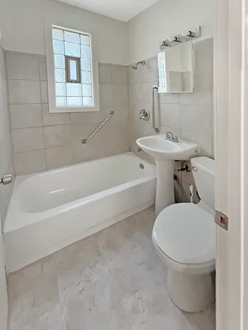 $1,350 | 11014 South State Street, Unit 1B, Chicago, IL 60628