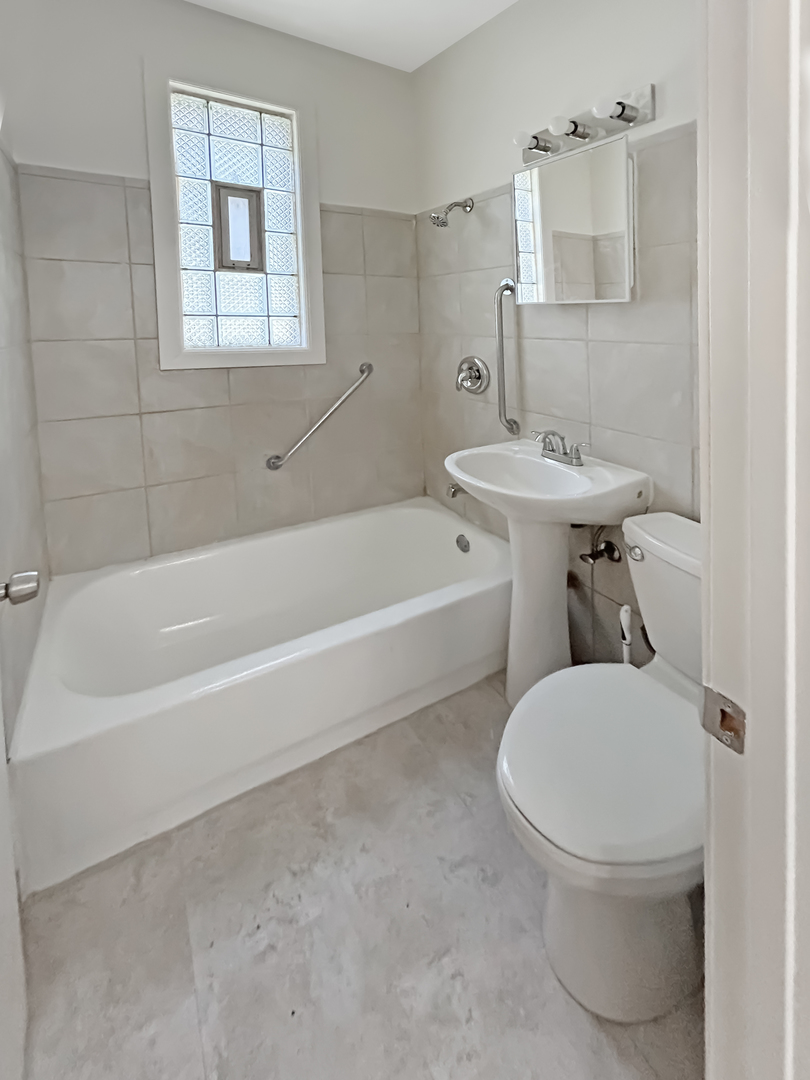 11014 South State Street, Unit 1B Chicago, IL 60628 - Photo 6 of 9